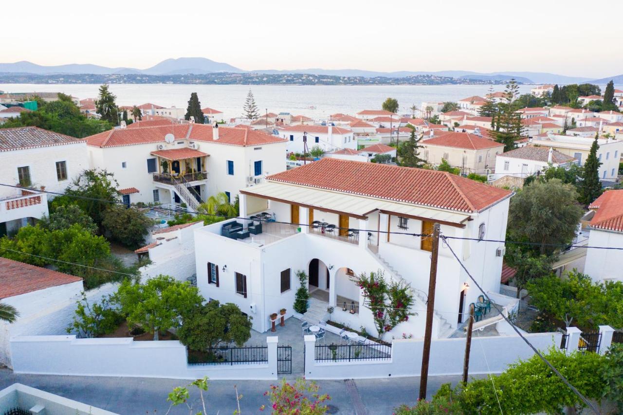 Villa Kriezi Spetses Town Exterior photo