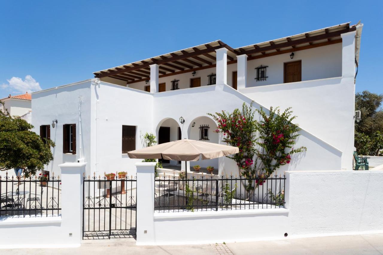Villa Kriezi Spetses Town Exterior photo
