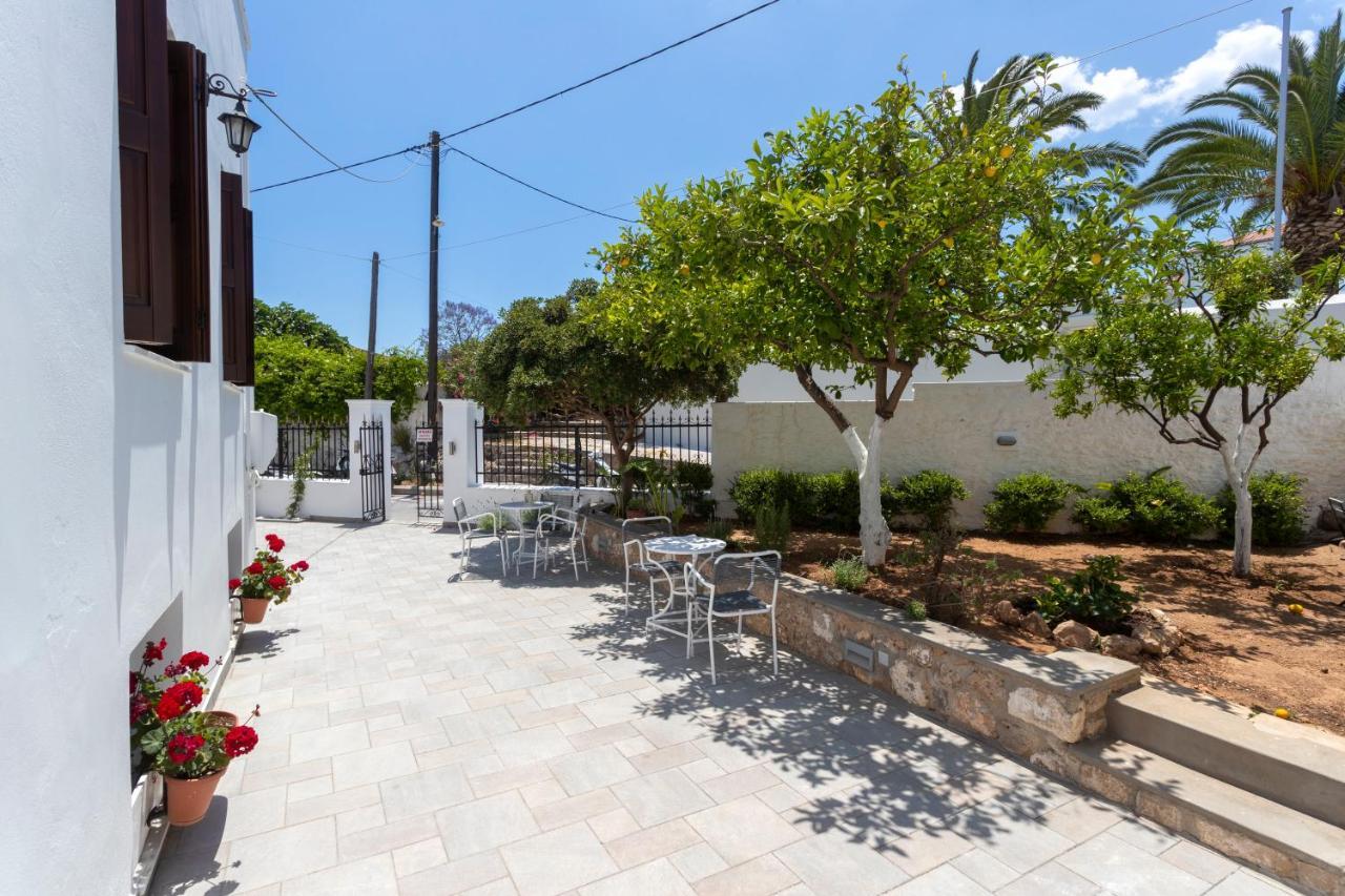 Villa Kriezi Spetses Town Exterior photo